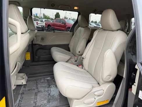 Used 2011 Toyota Sienna XLE w/ XLE Navigation Pkg FWD image 10