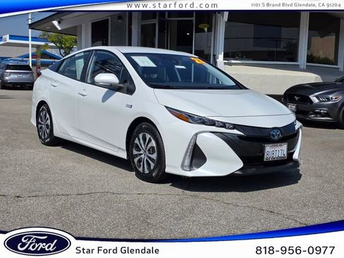 Used 2021 Toyota Prius Prime XLE image 1