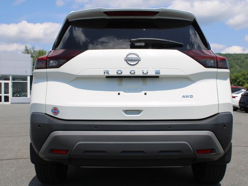 Used 2023 Nissan Rogue S AWD/4WD image 10