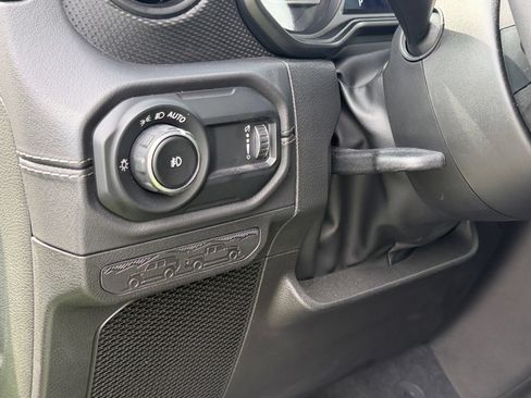 Used 2025 Jeep Wrangler Unlimited Rubicon AWD/4WD image 24