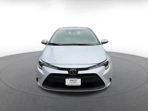 Used 2025 Toyota Corolla LE FWD image 4