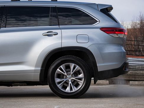 Used 2017 Toyota Highlander XLE image 4