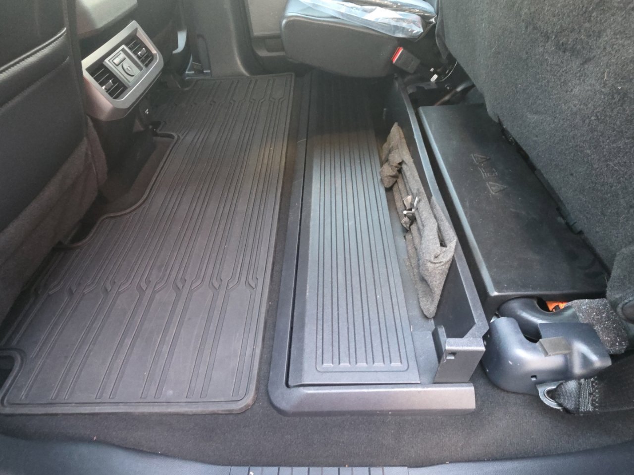 Used 2025 Ford F350 Lariat w/ Lariat Ultimate Package AWD/4WD image 36