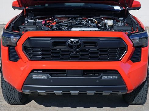 Used 2024 Toyota Tacoma TRD Off-Road w/ TRD Off Road Premium Package AWD/4WD image 8