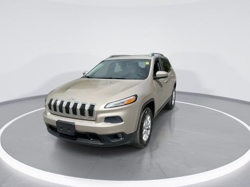 Used 2014 Jeep Cherokee Latitude AWD/4WD image 6