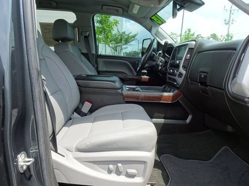 Used 2018 GMC Sierra 2500 SLT w/ Duramax Plus Package AWD/4WD image 17