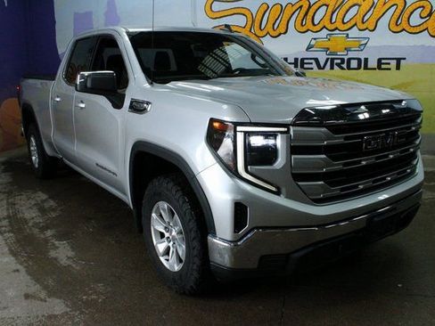 Used 2022 GMC Sierra 1500 SLE AWD/4WD image 2