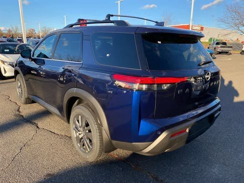 New 2025 Nissan Pathfinder SV image 4