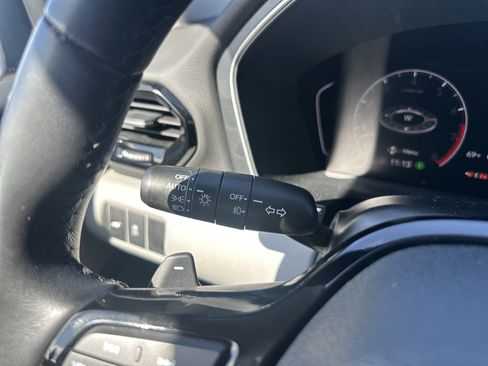 Used 2024 Honda Pilot Touring image 23