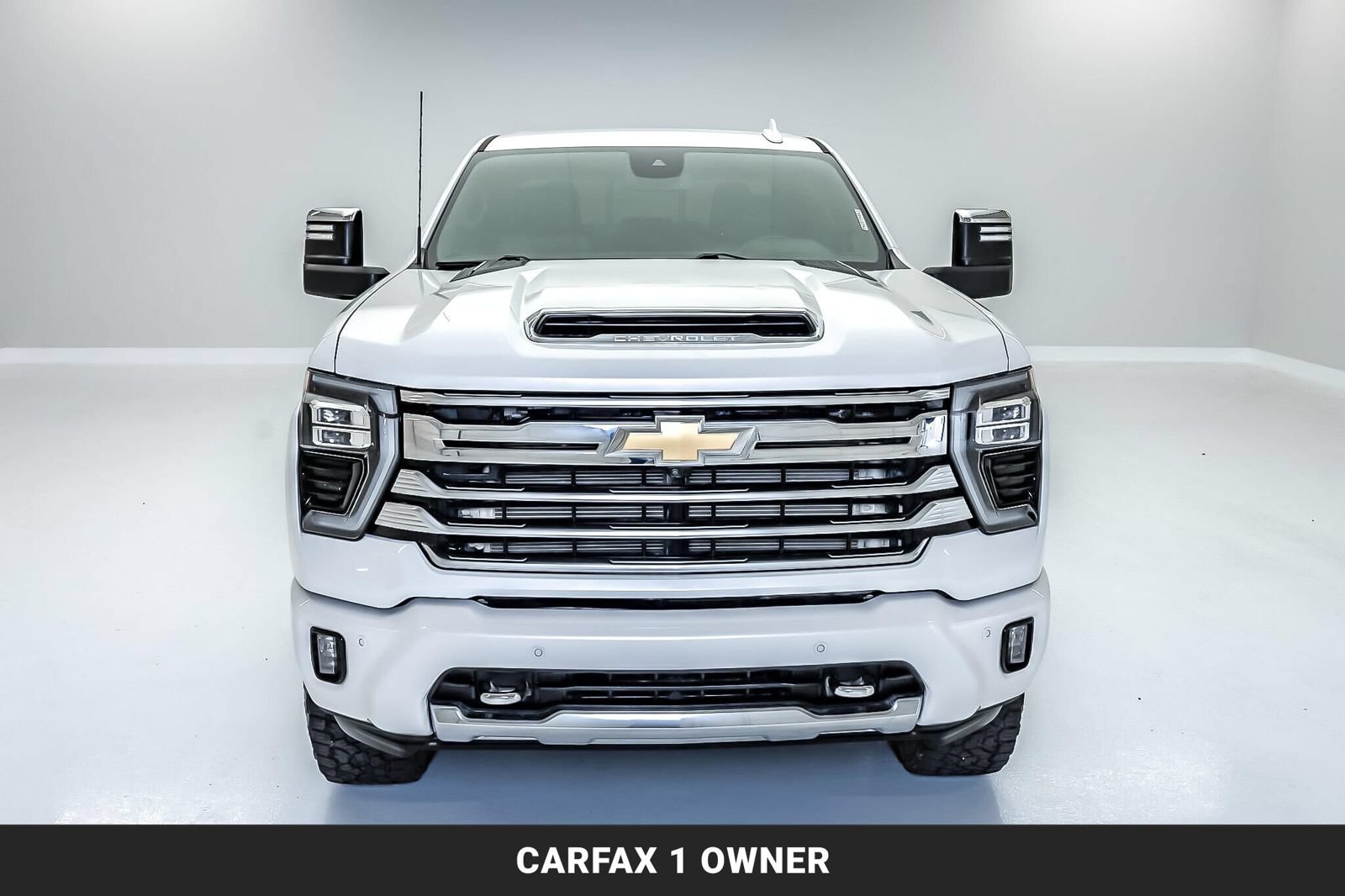 Used 2024 Chevrolet Silverado 2500 High Country w/ Max Trailering Package AWD/4WD image 3