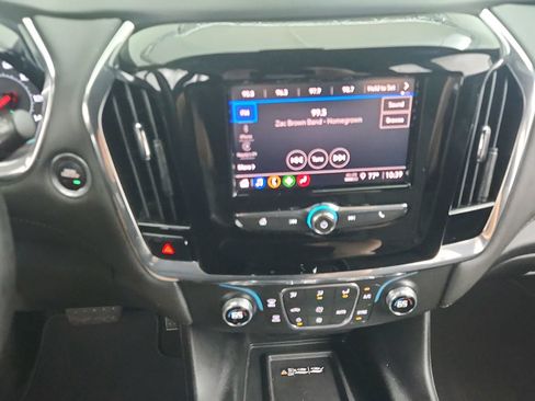 Used 2023 Chevrolet Traverse LT FWD image 20