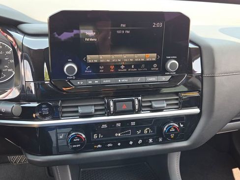 Used 2025 Nissan Pathfinder SV FWD image 18