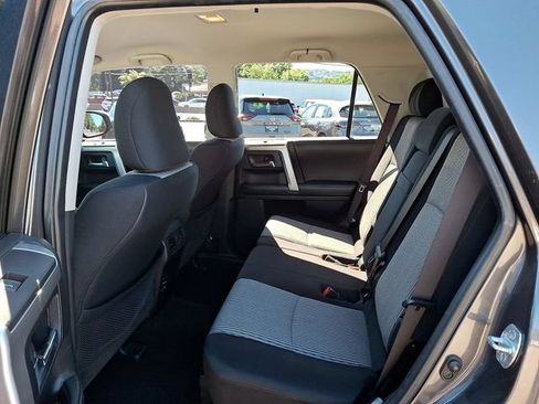 Used 2017 Toyota 4Runner SR5 AWD/4WD image 10