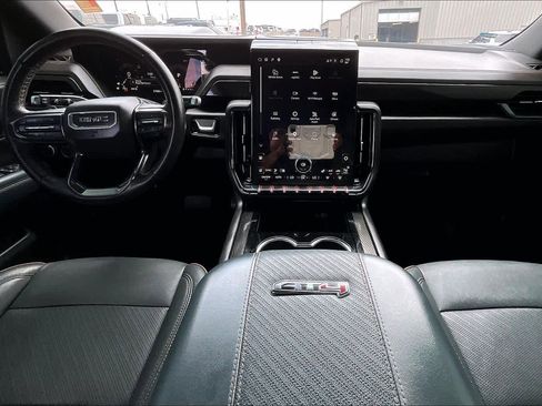 Used 2025 GMC Yukon XL AT4 w/ AT4 Premium Package AWD/4WD image 16