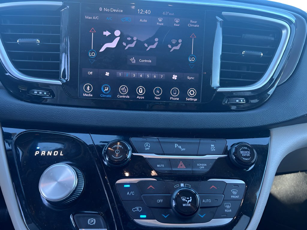 Used 2020 Chrysler Pacifica Touring-L Plus FWD image 29