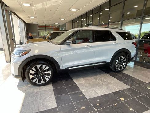 Used 2025 Ford Explorer Platinum w/ LUX Leather Package AWD/4WD image 3