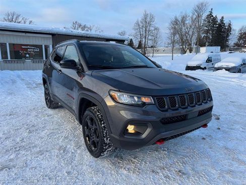 Used 2023 Jeep Compass Trailhawk image 1