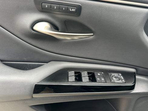 Certified 2022 Lexus ES 350 w/ Premium Package image 12