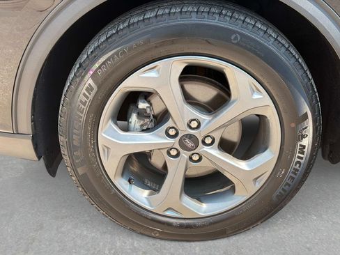 Used 2025 Ford Escape ST-Line w/ Tech Pack #1 FWD image 12