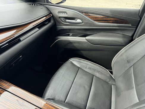 Used 2021 Cadillac Escalade Premium Luxury w/ Driver Assist Tech Package image 40