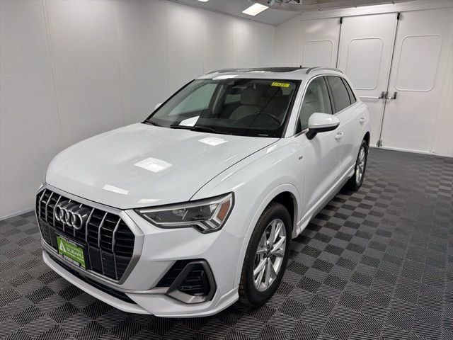 Used 2022 Audi Q3 2.0T Premium Plus w/ Premium Plus Package AWD/4WD image 3