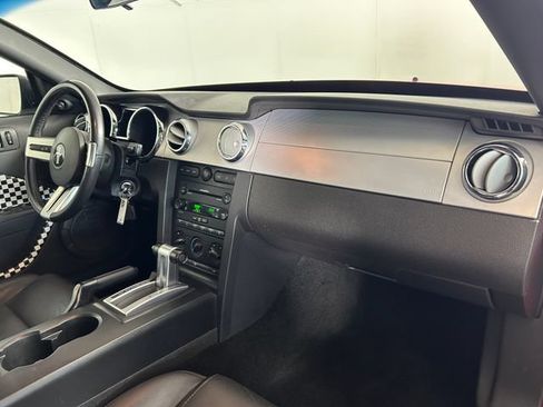Used 2007 Ford Mustang Convertible RWD image 28