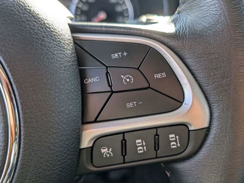 Used 2023 Jeep Renegade Limited image 29