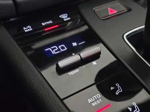 Used 2024 Porsche Macan image 35