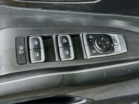 Used 2024 Kia Sorento S image 15