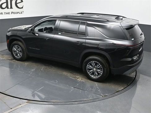Used 2025 Chevrolet Traverse LT image 43