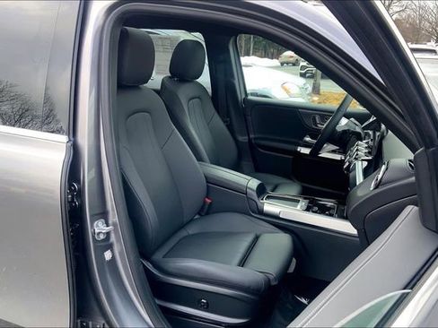 Used 2025 Mercedes-Benz GLB 250 4MATIC image 7