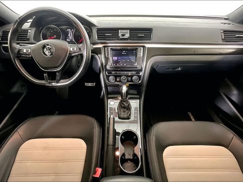 Used 2018 Volkswagen Passat 3.6 FWD image 21