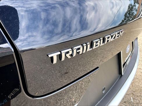 Used 2021 Chevrolet TrailBlazer LT w/ Convenience Package FWD image 10