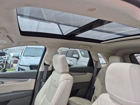 Used 2022 Cadillac XT5 Premium Luxury w/ Technology Package FWD image 7