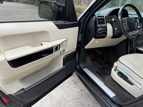 Used 2011 Land Rover Range Rover HSE LUX image 20