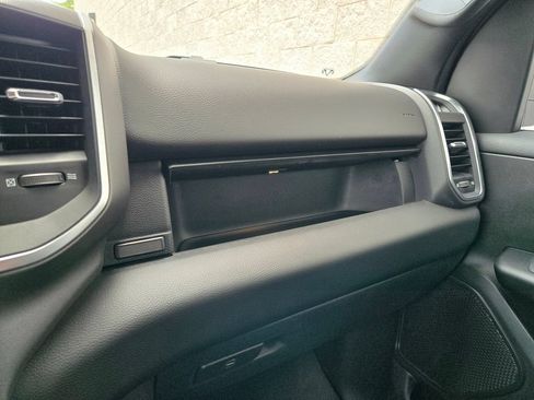 Used 2025 RAM 1500 Big Horn AWD/4WD image 40