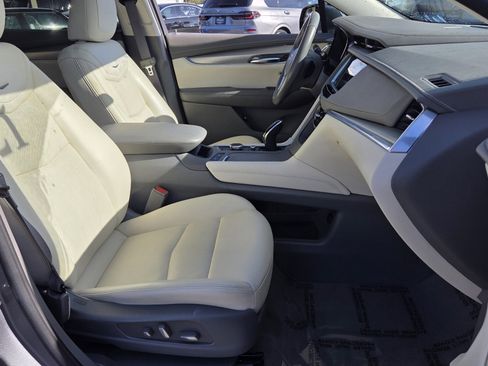 Used 2021 Cadillac XT5 Premium Luxury image 16