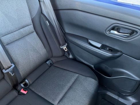 Used 2025 Nissan Rogue SV image 39