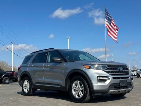 Used 2023 Ford Explorer XLT w/ Equipment Group 202A image 10
