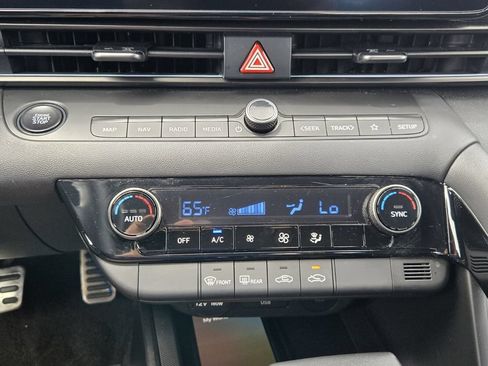 Certified 2025 Hyundai Elantra SEL FWD image 20