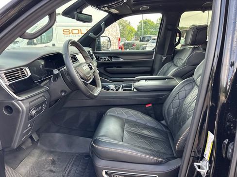 Used 2025 Jeep Grand Wagoneer Series III w/ Rear Seat Video Group 1 AWD/4WD image 6