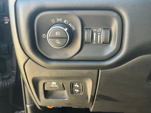 Used 2019 RAM 1500 Big Horn RWD image 6