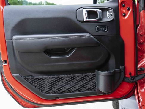 Used 2022 Jeep Wrangler Unlimited Sahara image 35