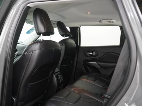 Used 2019 Jeep Cherokee Limited w/ Trailer Tow Group AWD/4WD image 18