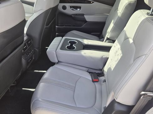 Used 2025 Honda Pilot Touring image 12