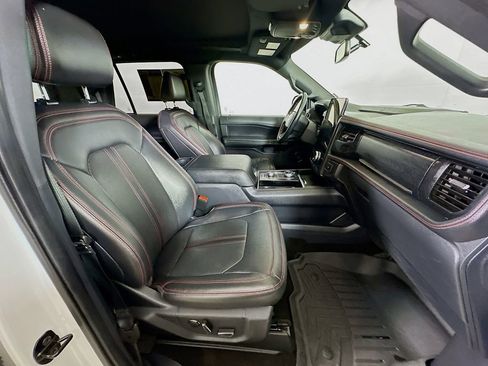Used 2022 Ford Expedition Max Limited image 12