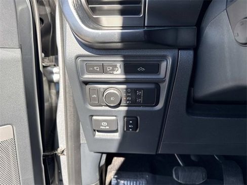 Used 2022 Ford F150 Lariat w/ Equipment Group 502A High image 29