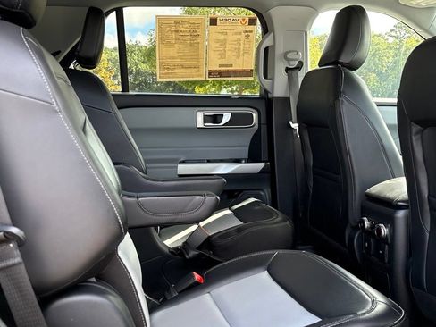 Used 2023 Ford Explorer XLT w/ Equipment Group 202A RWD image 9