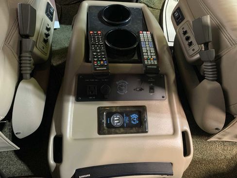 Used 2018 GMC Savana 2500 Extended w/ Enhanced Convenience Package image 5