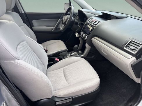 Used 2017 Subaru Forester 2.5i Premium image 18